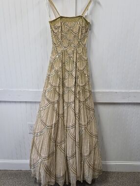 Sherri Hill NWT Gold Beaded Scallop Pattern Ball Gown Dress Size 0